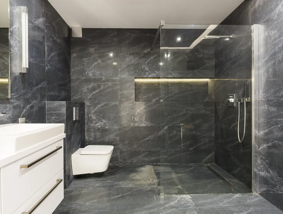 Curbless walk-in shower with glass panel